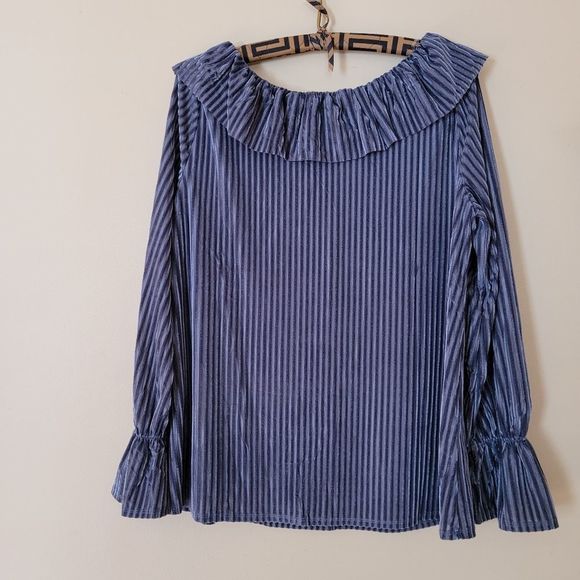 Entro Gray Ribbed Ruffle Top - Picture 2 of 6